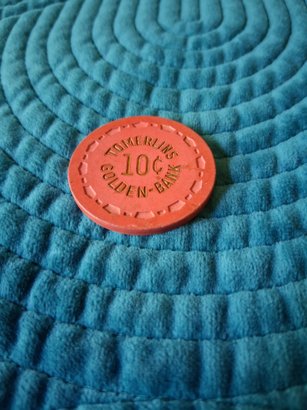 1950s Tomerlin's Golden Bank Club 10-cent casino chip from Reno, Nevada. - Picture 3 of 4